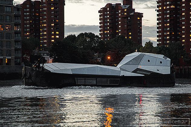 Fluxland: mirror boat on the thames waves