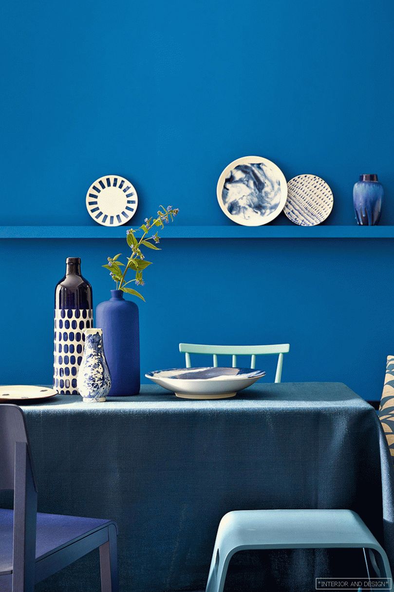 The perfect match: white and blue colors in the interior.