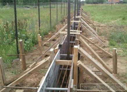 How to make a formwork for the fence with his own hands