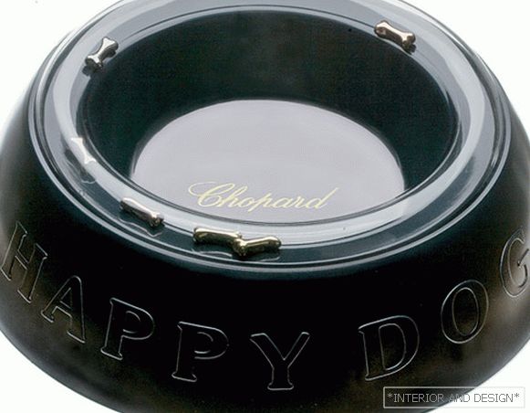 When a dog has a booth and a bowl ...