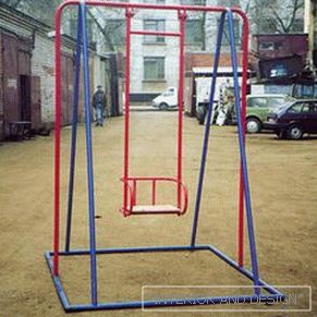 Arrangement of children's swings
