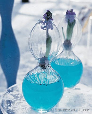 The grass is green, the sun shines ...