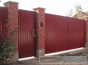 Gates from a professional flooring with their own hands