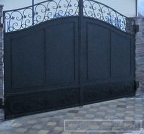 Gates with iron forging elements - photo
